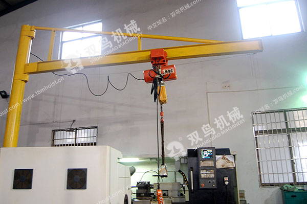 雙鳥成功案例-模具吊裝使用雙鳥牌電動(dòng)葫蘆